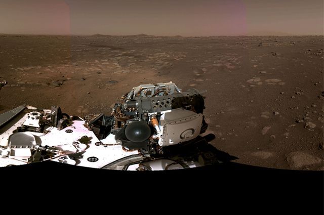 Фото панорамы Марса в районе посадки марсохода Perseverance.