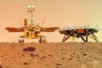 Китайский марсоход прислал "селфи" и фото с Марса.