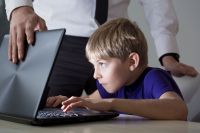 Залог успешных каникул - регулировать время нахождения за компьютером, чаще общаться с ребенком и проводить с ним больше времени. 