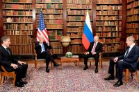 Госсекретарь США Энтони Блинкен, президент США Джо Байден, президент РФ Владимир Путин и министр иностранных дел РФ Сергей Лавров (слева направо).