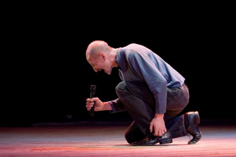 Пётр Мамонов в сцене из спектакя «Мыши + Зелененький» в Нижегородском государственный академический театр оперы и балета, 2007 год
