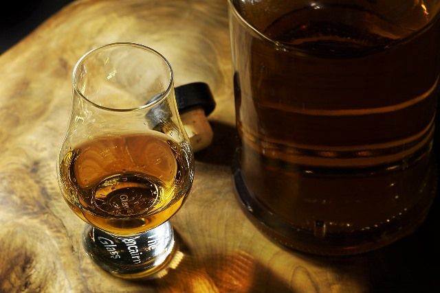 На Западе с целью сделать спиртное чуть дороже, чтобы снизить его потребление, устанавливают минимальную стоимость алкоголя.