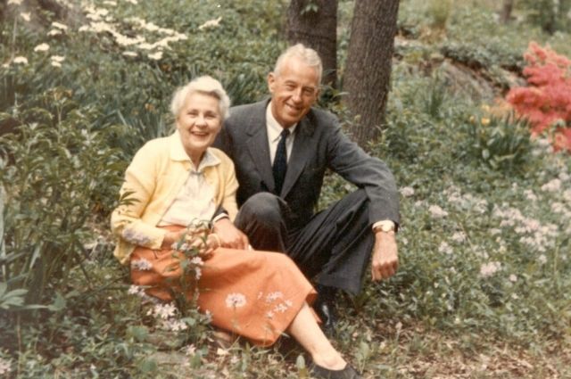 Основатель «Анонимных алкоголиков» Билл Уилсон с женой.