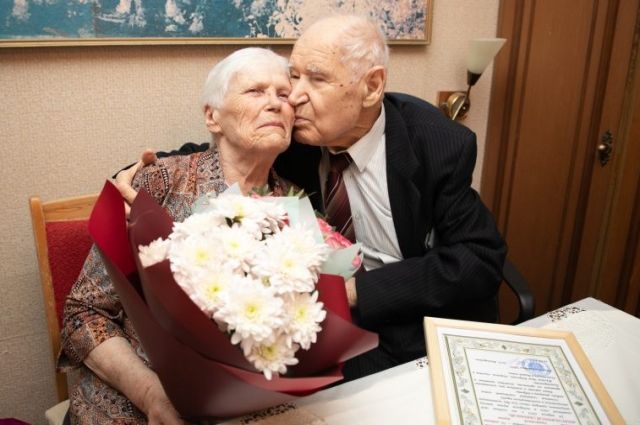 Николай и Галина Гапанюк отметили 70 лет совместной супружеской жизни.