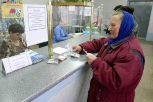 вам с паспортом нужно обратиться в ближайшее к даче отделение почты (не позднее 26-го числа) и там получить свою пенсию.