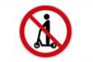 «Движение на средствах персональной мобильности запрещено», т.е. в обозначенном месте нельзя ездить на электросамокатах, гироскутерах и сегвеях. Кстати, по новым правилам они смогут ехать по велодорожке, а при отсутствии - по тротуару, не создавая препятствий для пешеходов. Везде - со скоростью менее 25 км/ч. 