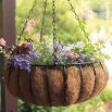 Для сохранения влаги внутри горшка с растением используйте подгузники. Теперь о регулярном поливе цветов можно забыть.