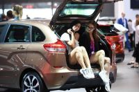 Может, и рекламу машин из Азии поручить азиатским девушкам?