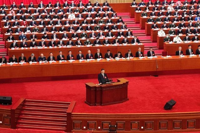 Генеральный секретарь ЦК КПК и председатель КНР Си Цзиньпин выступает на открытии XX Всекитайского съезда Коммунистической партии Китая (КПК). 