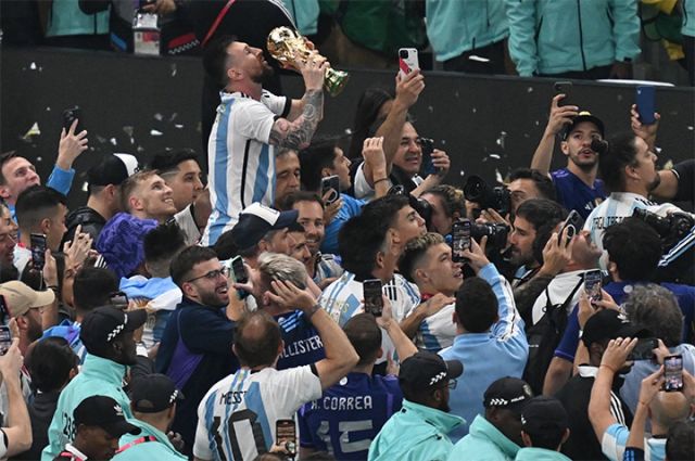 Лионель Месси на церемонии награждения победителей чемпионата мира по футболу.