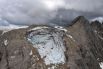 Обрушение ледника Мармолада - последствие глобального потепления. На вершине итальянской горы Мармолада в 2022 году была зафиксирована рекордная температура +10°C, из-за чего произошел обвал ледника. 