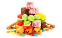 Конфеты и печенье в период болезни лучше заменить сухофруктами и ягодами.