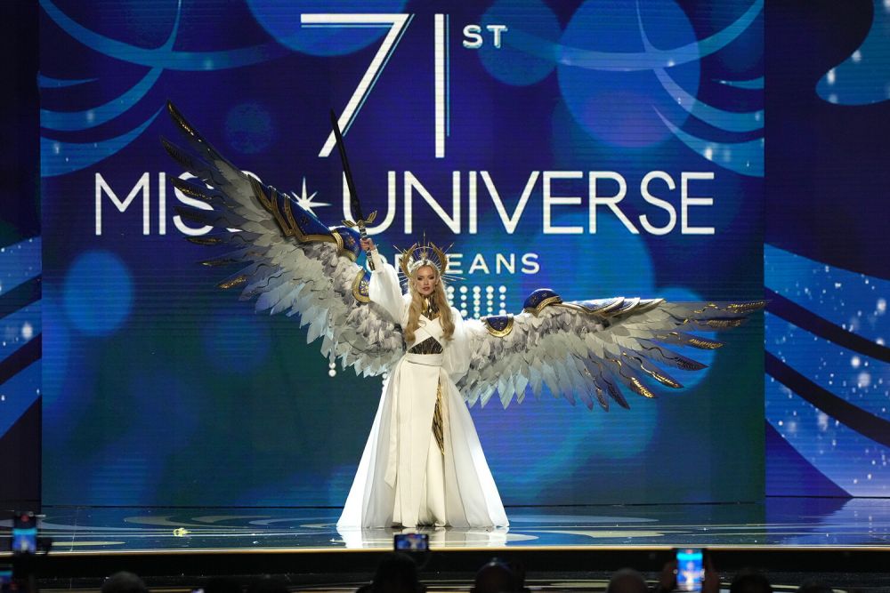 Виктория Апанасенко из Украины вышла в костюме воина света — Архангела Михаила.