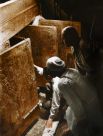 Говард Картер открывает дверь второго позолоченного саркофага Тутанхамона.