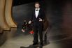 Прямо перед награждением за лучший дизайн костюмов ведущий «Оскара-2023» Джимми Киммел вывел на сцену ослицу. Оказалось, что это не простое животное, а то самое, что сыграло одну из важнейших ролей в фильме «Банши Инишерина».