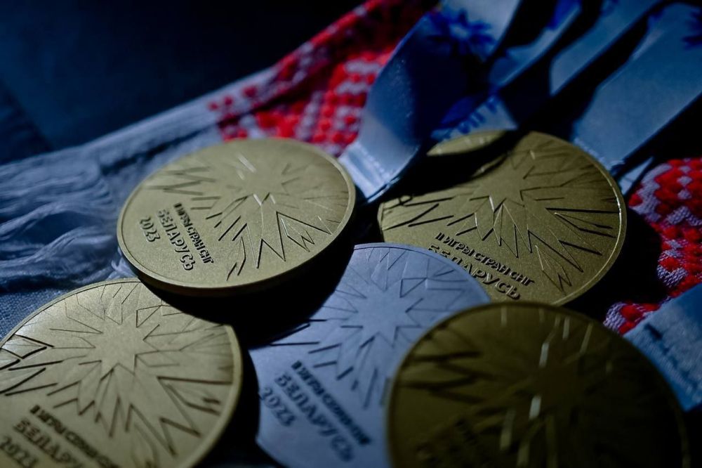 Лидером по числу медалей – 288 штук - стала Россия. У нее 149 золотых медалей, 89 серебряных и 50 бронзовых. Беларусь оказалась на втором месте, завоевав 236 медалей (48, 78, 110). А замкнули тройку лучших спортсмены из Узбекистана – 105 медалей (28, 25, 52).