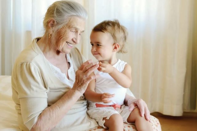 На пенсии есть возможность больше времени уделить внукам. Детям, кстати, тоже. Ведь для вас сын даже в 50-летнем возрасте останется ребенком… 