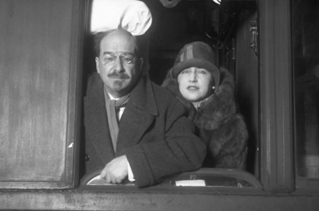 А. В. Луначарский со своей женой Натальей Розенель-Луначарской в Берлине, Германия. 1927 г.