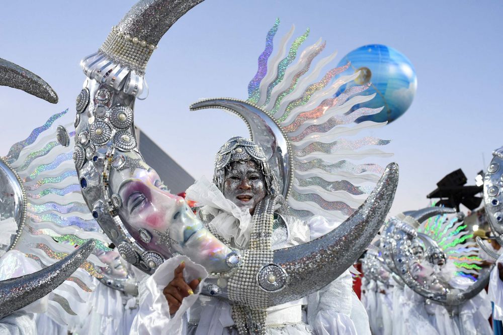 Дословно «карнавал» переводится как отказ от мяса — он проводится за сорок дней до Пасхи, перетекая в Великий пост.