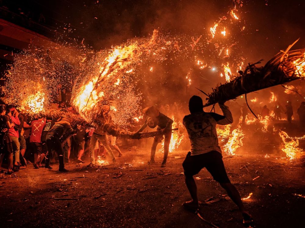 Обор-оборан, или «факельная война», — это традиционная церемония, проводимая народом регентства Джепара в Индонезии, особенно жителями деревни Тегалсамби в округе Тахунан.