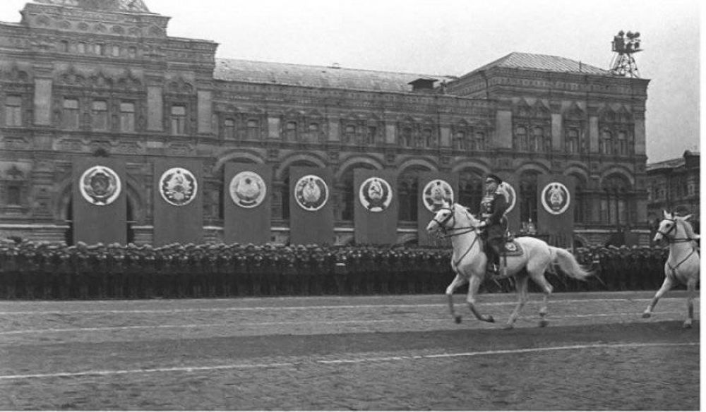 Парад Победы. Маршал Жуков перед войсками. 24 июня 1945 года.