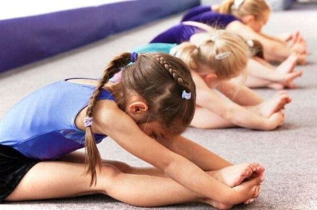 Занятия гимнастикой помогают развивать гибкость, память, координацию движений и укрепляют мышечный каркас.