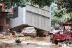 Обломки на улице после отступления паводковых вод в уезде Жунцзян.