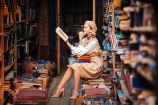 «Если, например, 7-8 лет назад мы видели запрос на сложные книги о том, как говорить с ребенком о кризисах, то сейчас такого нет. Наверное, это связано с тем, что родителям и без того нелегко, поэтому читать про сложное им не хочется».