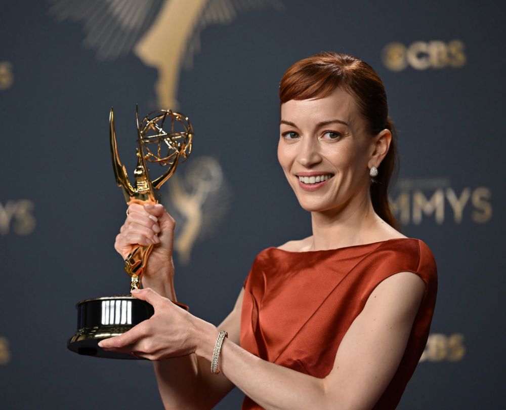 В номинации «Лучшая актриса драматического сериала» победила Бритт Лауэр («Разделение»). 