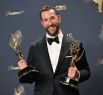 Приз за лучший драматический сериал получила «Больница Питт» — напряженная картина об одном дне из жизни сотрудников отделения скорой помощи. Лучшим драматическим актером признан Ноа Уайли, сыгравший начальника неотложки.