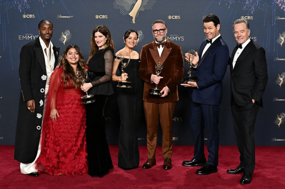 Триумфатором среди комедийных сериалов стала «Киностудия» — язвительное шоу об изнанке Голливуда с остроумными сюжетными виражами и огромным количеством звездных камео. Всего сериал получил 13 премий «Эмми», побив рекорд по количеству призов среди комедийных сериалов.