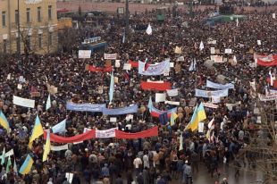Митинг за отмену 6-й статьи Конституции СССР о руководящей роли КПСС, февраль 1990 года