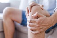 Болят суставы? Прежде чем делать упражнения, сначала посоветуйтесь с врачом.