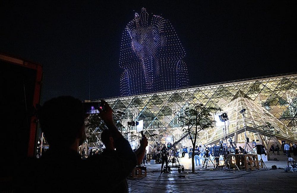 Музей оснащен мультимедийными презентациями и шоу виртуальной реальности, которые делают экспозицию более привлекательной для посетителей.