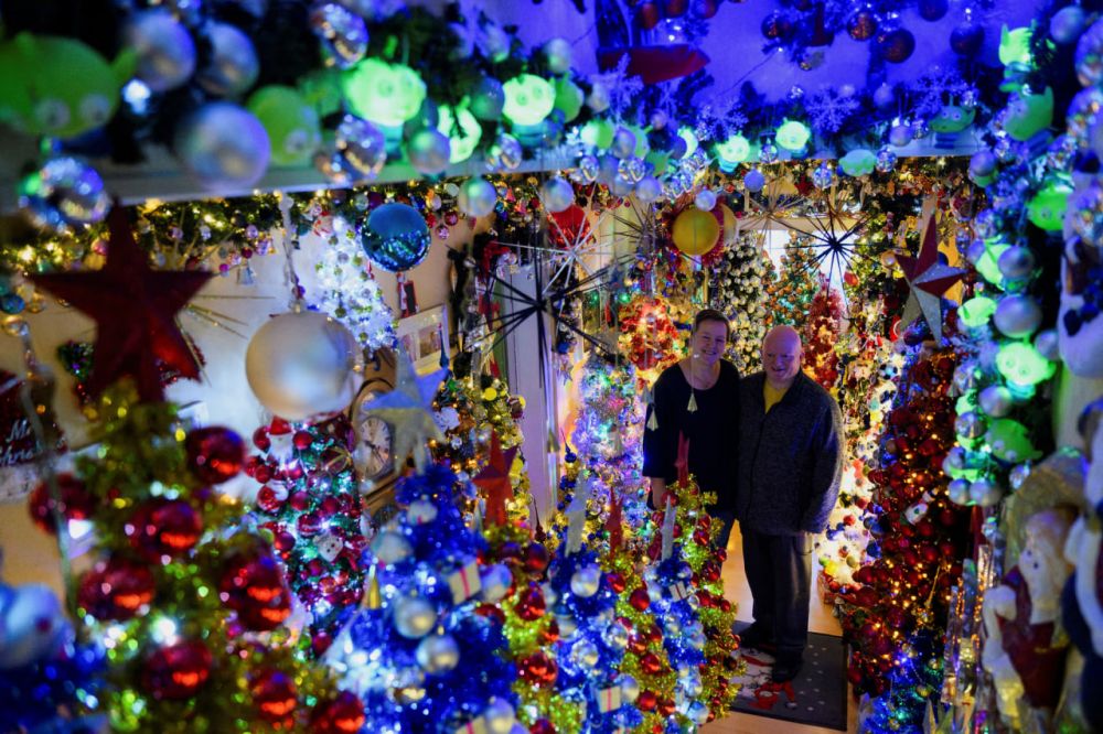 Обычно в преддверии праздников в доме Томасы и Сюзанны толпятся посетители – соседи и туристы приходят в дом пары, чтобы сделать запоминающиеся фото и насладиться праздничной атмосферой.