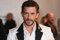 Джонатан Бейли. 