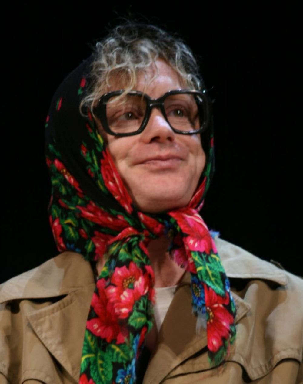 Игорь Касилов - актёр, режиссёр, юморист, телеведущий. Участник российского эстрадного дуэта «Новые Русские Бабки»: его образ - Клавдия Ивановна Цветочек.