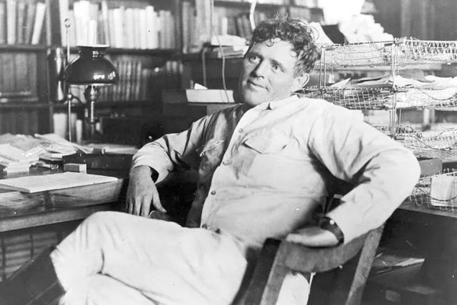 Писатель был настолько популярен, что издатели платили ему авансом за ещё не написанные романы.