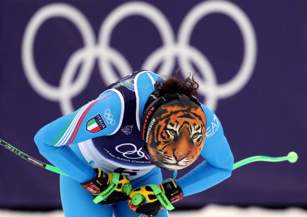 Федерика Бриньоне из Италии после своего заезда в женском горнолыжном супергиганте.