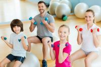 Тренировки в хорошей компании могут стать дополнительной мотивацией к регулярным занятиям. 