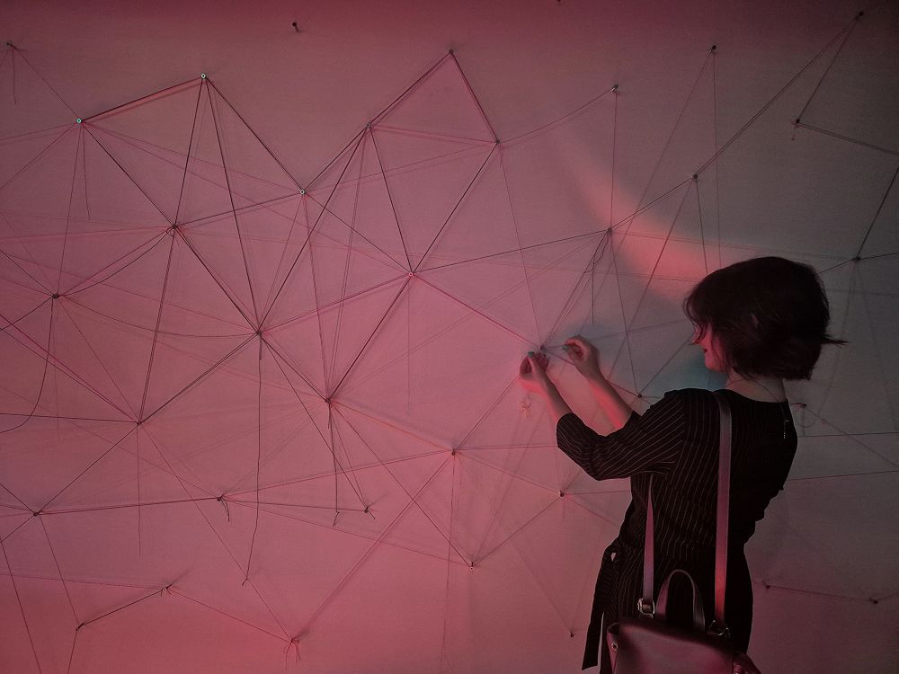  Так рождается арт-объект, в котором сплелись не только нити, но и чувства тех, кто к нему прикоснулся. 