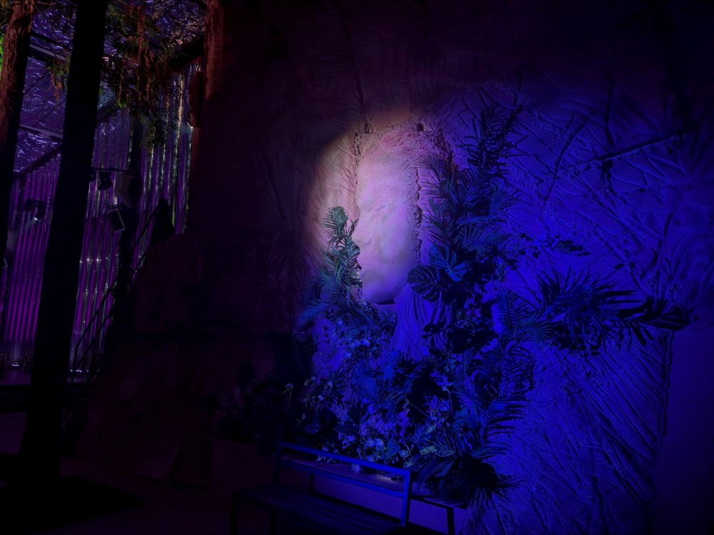 Кстати, ближе к лету откроется новая зона - прогулки по воде. Босиком, шаг за шагом, ощущая прохладу и лёгкость.