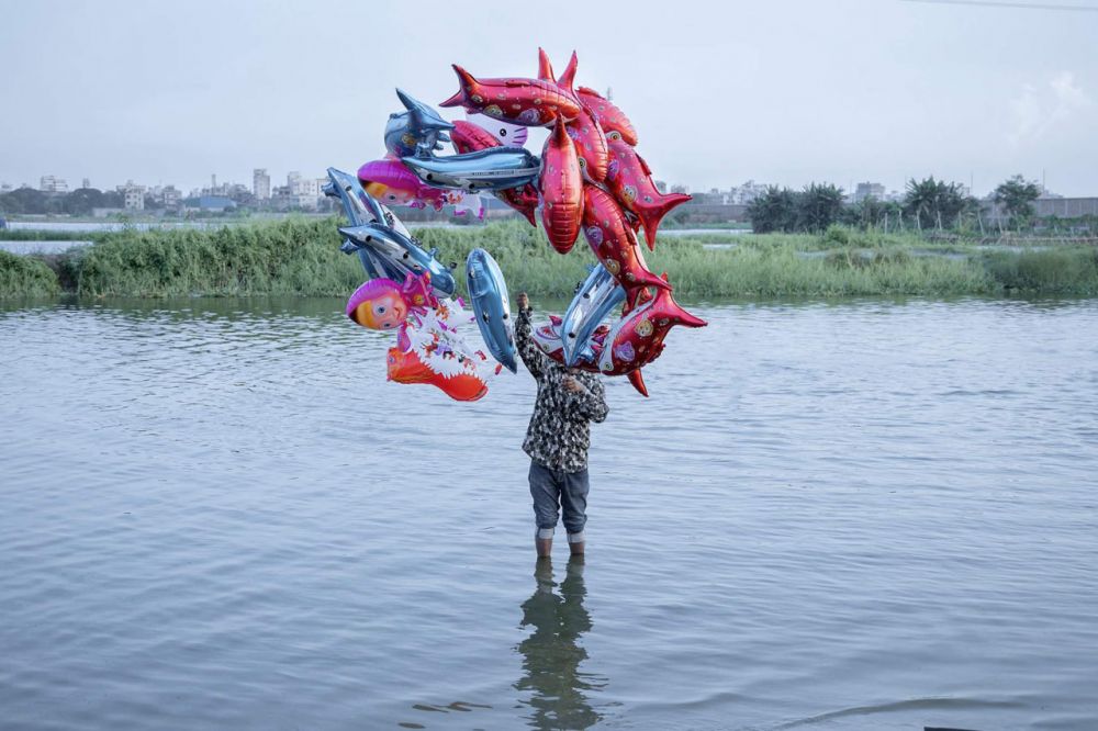 Категория «Студенты». Победитель - Юбейр Ахмед Арноб. В серии «Место, где я играл» фотограф фиксирует, как бетон пожирает пригородную топографию его детства.