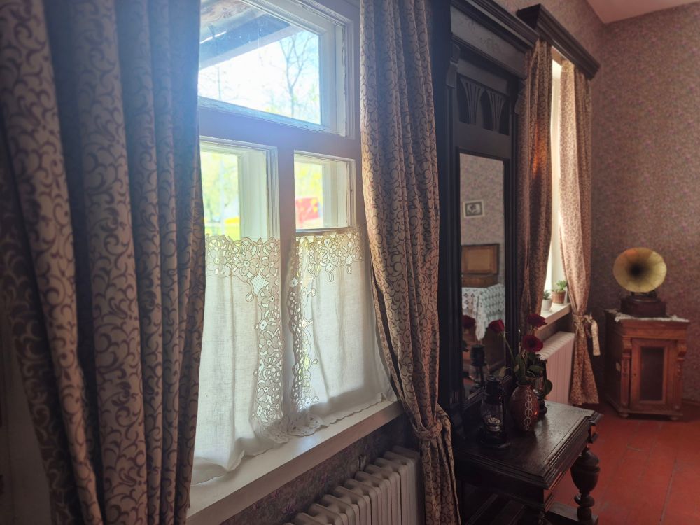 Тут часта гучала музыка. Змітрок Бядуля добра іграў на скрыпцы.